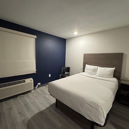 Hotel Baymont By Wyndham Dickinson Esterno foto